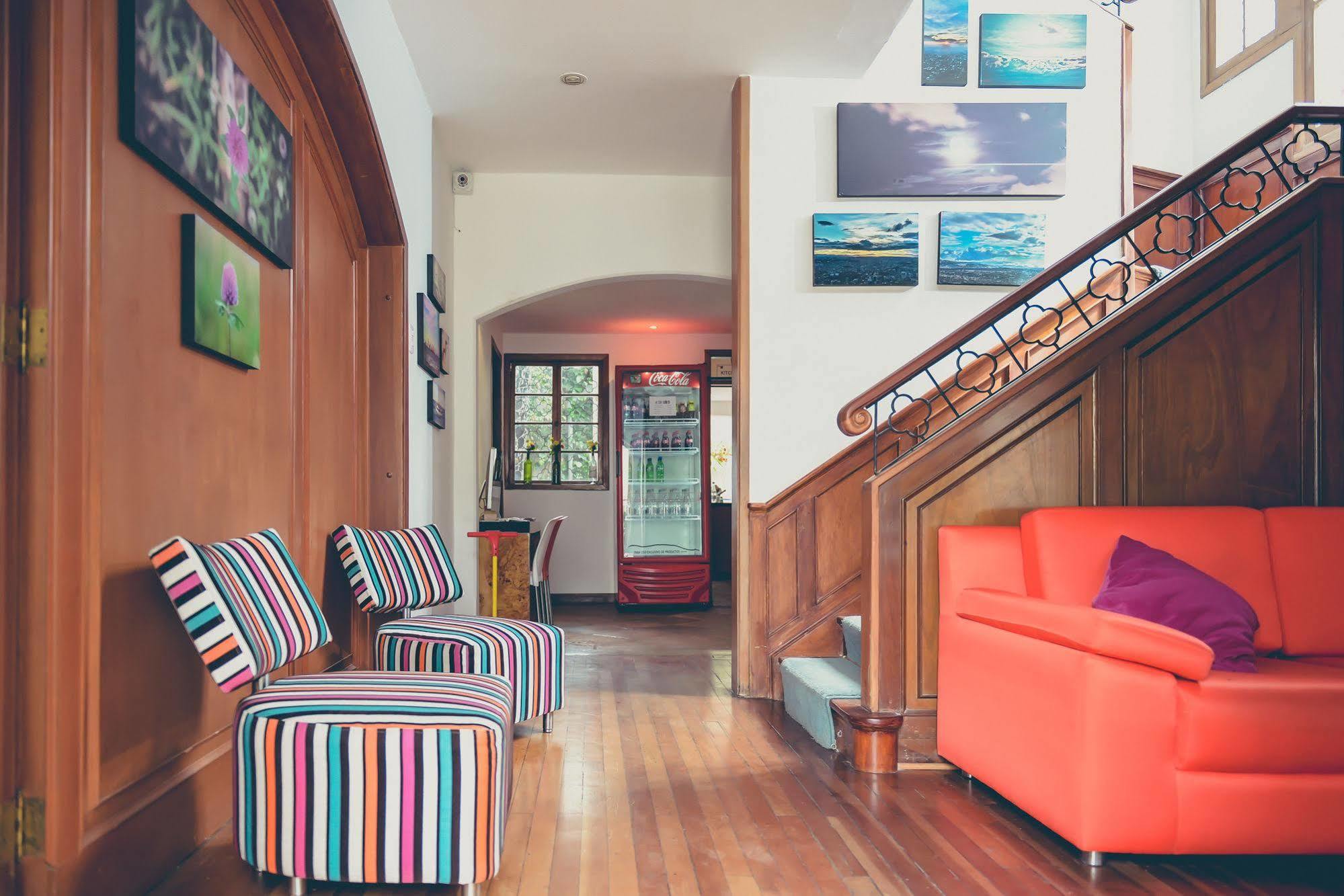 Mi Llave Hostels Богота Экстерьер фото