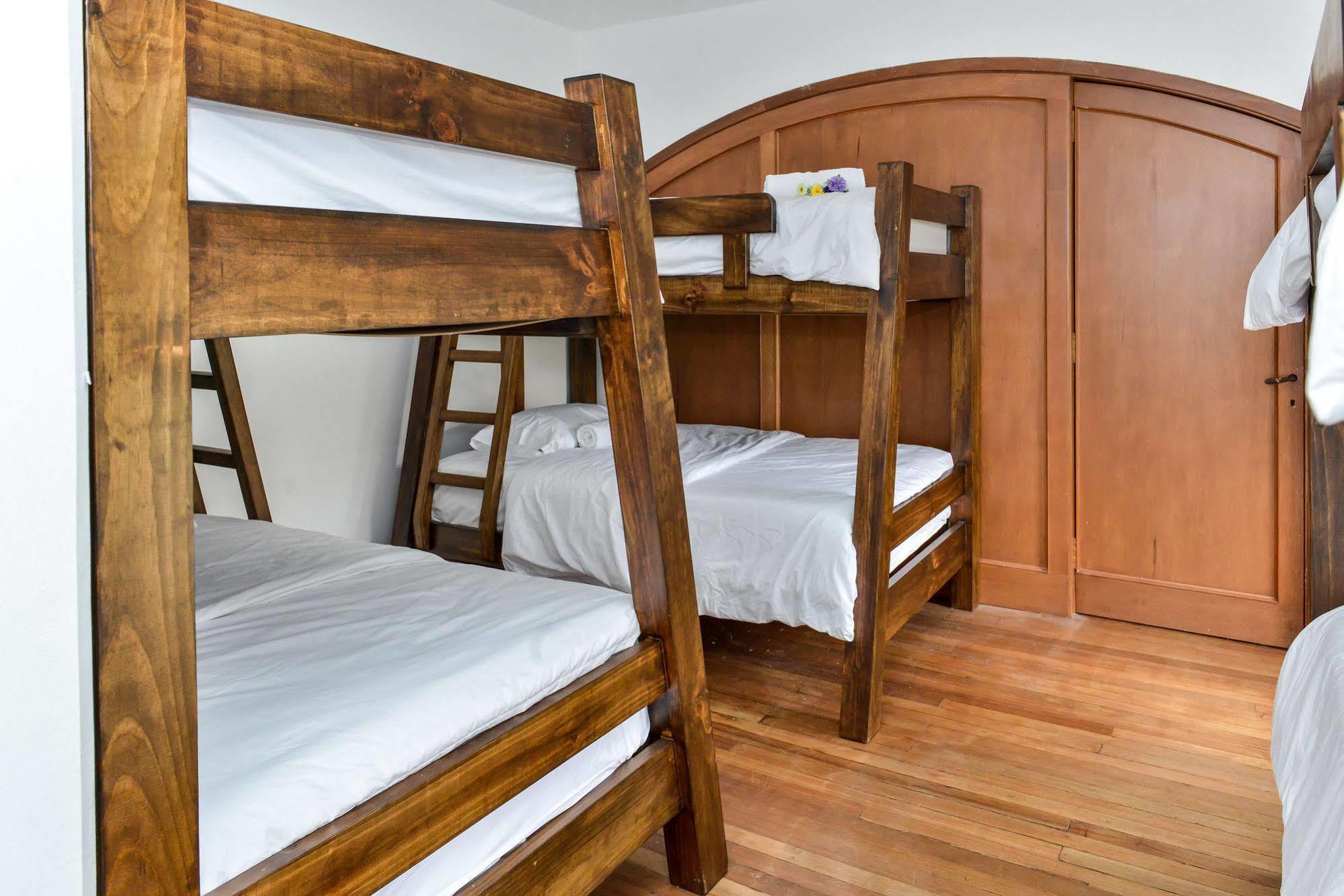Mi Llave Hostels Богота Экстерьер фото