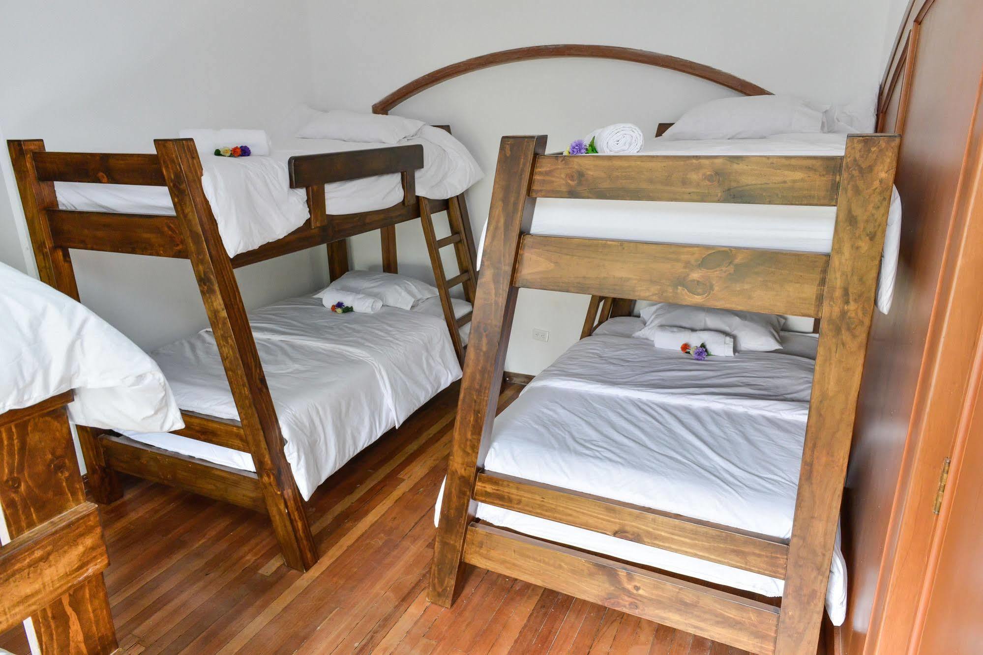 Mi Llave Hostels Богота Экстерьер фото
