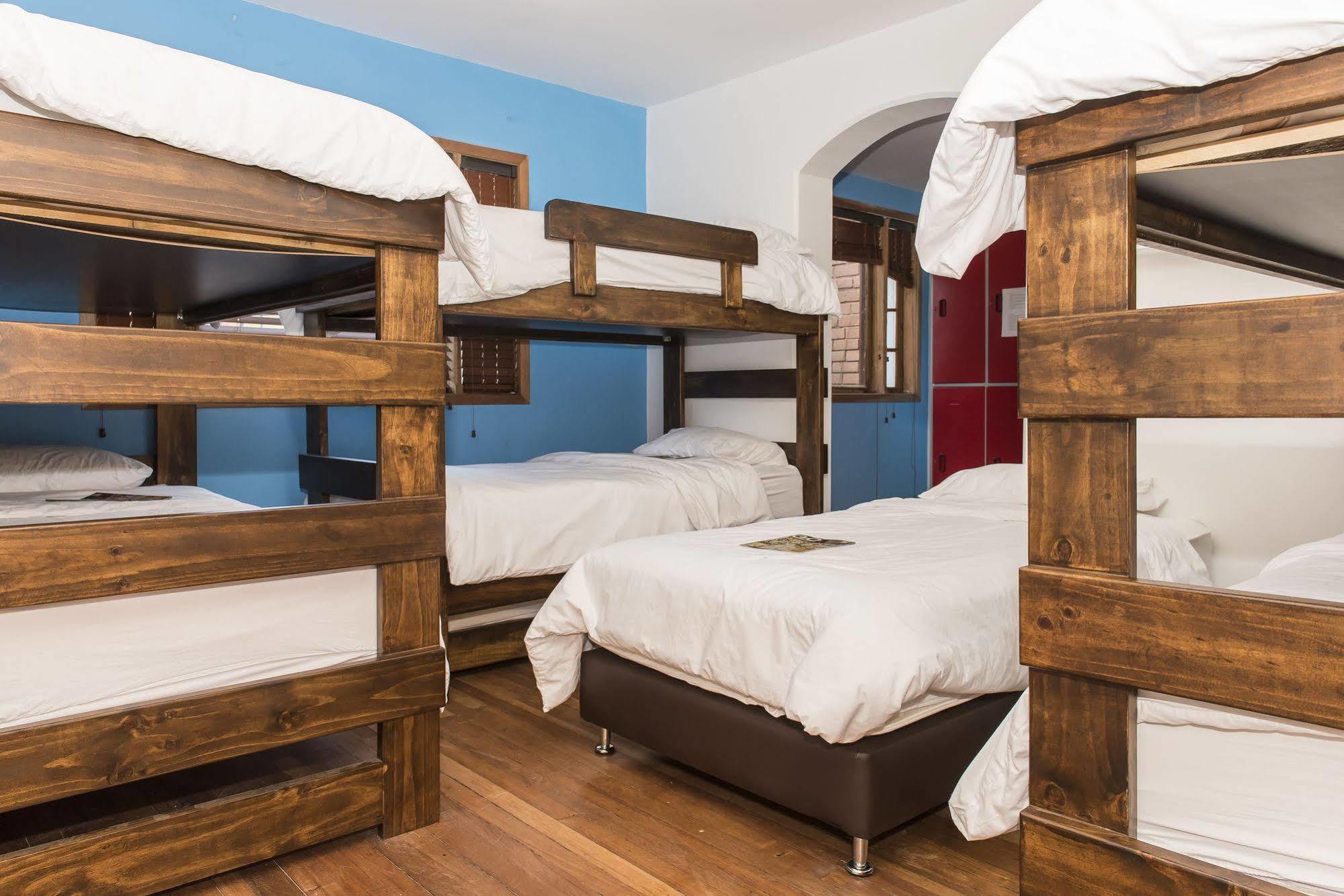 Mi Llave Hostels Богота Экстерьер фото