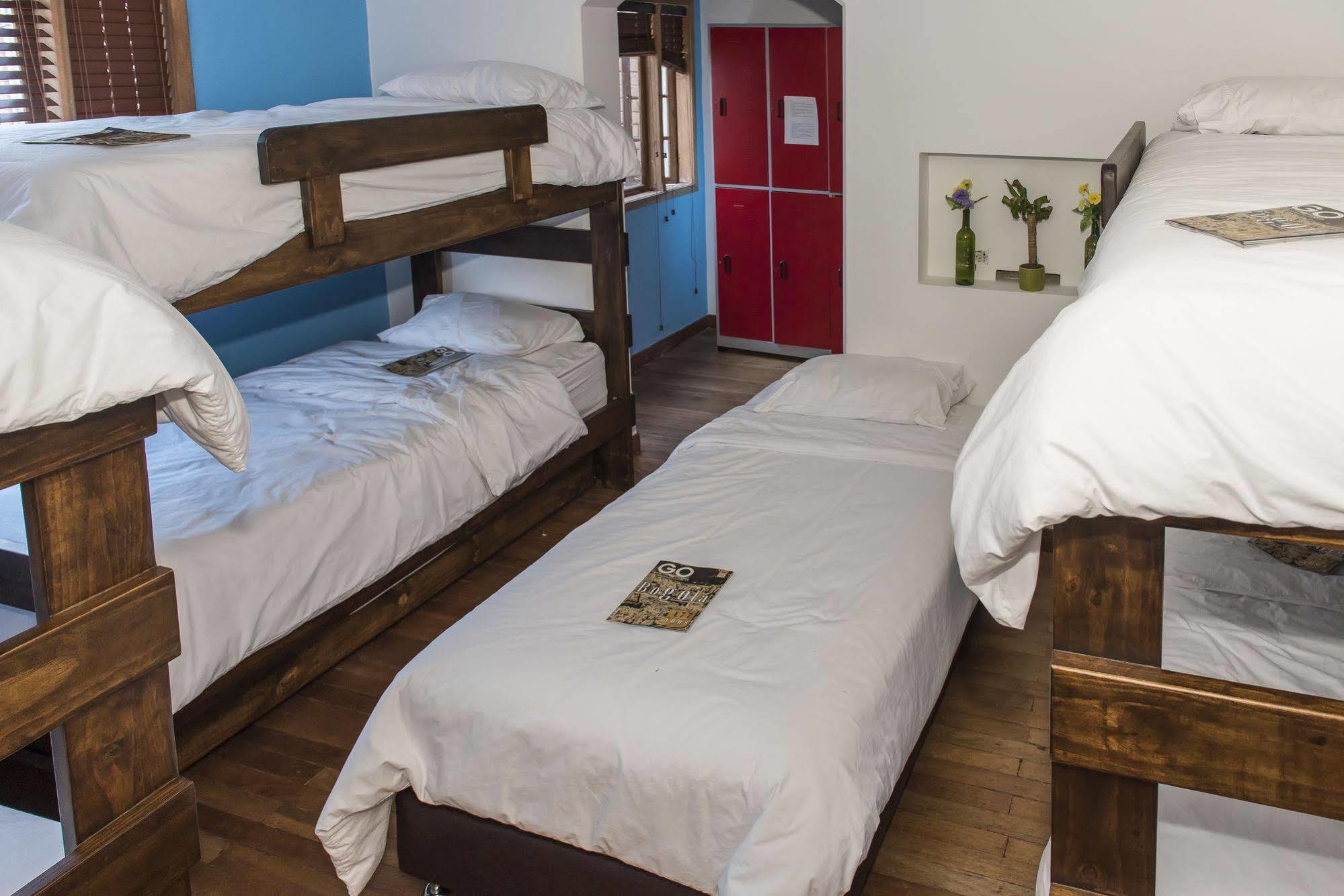 Mi Llave Hostels Богота Экстерьер фото